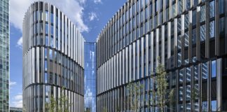 Najbardziej ekologiczny biurowiec w Czechach z fasadą z polskimi szybami