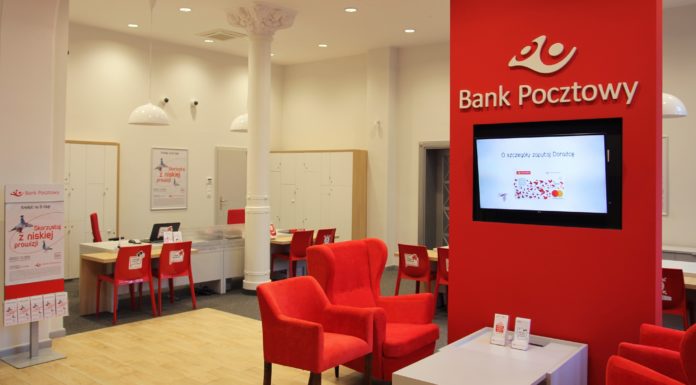 Prostsze sposoby logowania w Banku Pocztowym Face ID w EnveloBank – logowanie bez konieczności dotykania klawiatury