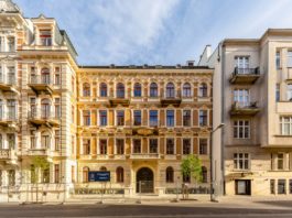 Najpiękniejsze kamienice w Warszawie można teraz zwiedzić online. Foksal 13/15 zaprasza na wideo-spacery po apartamentach Foksal 13/15