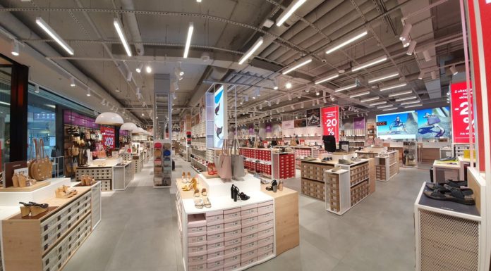 Galeria Tęcza z większym salonem CCC CCC