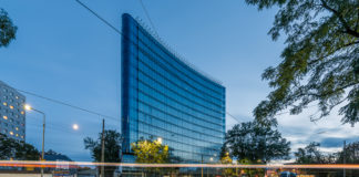 Aplikacja pomoże bezpiecznie wrócić do biur Carbon Tower