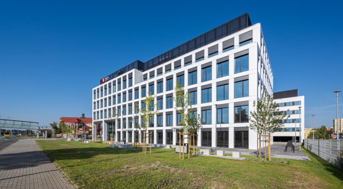 West 4 Business Hub z pozwoleniem na użytkowanie West 4 Business Hub