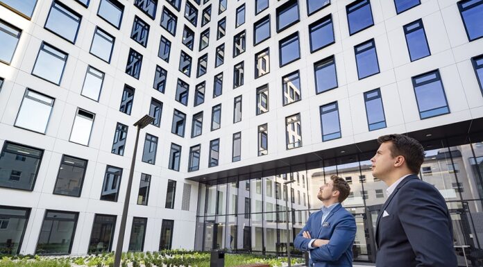 „Office to go” i elastyczne rozwiązania. Tak zmienia się rynek biurowy