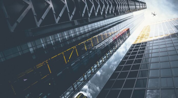 Covid-19 bez wpływu na kapitał prywatny w zakresie inwestycji globalnych na rynku nieruchomości komercyjnych w roku 2020 – odnotowano 9% wzrost powyżej średniej z ostatnich dziesięciu lat. The Wealth Report 2021