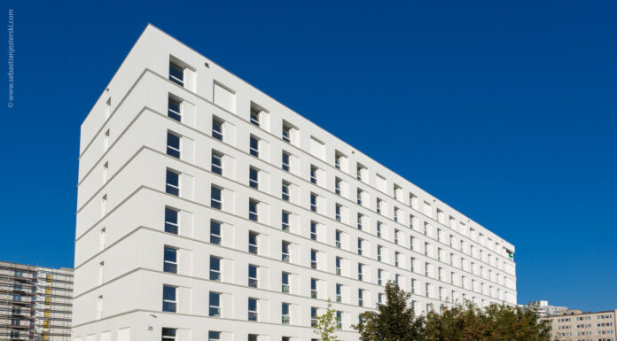 W roli głównej: tynki ryflowane – projekt Akademika Student Depot Student Depot