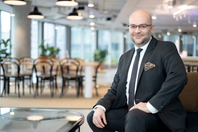 HYBRYDOWY MODEL PRACY