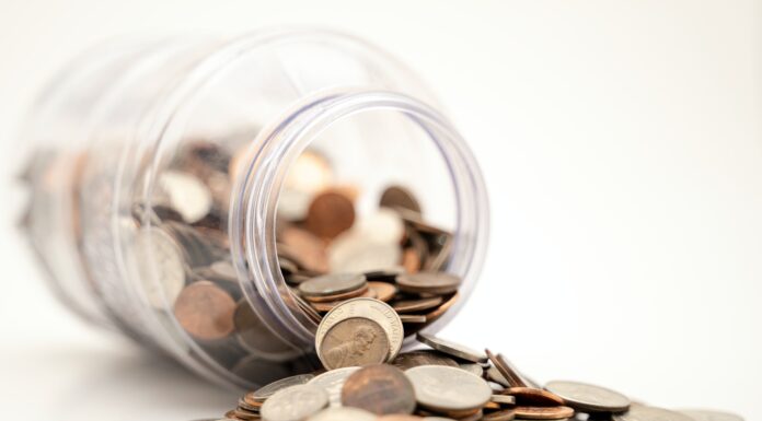 Oszczędności Polaków wypływają z lokat