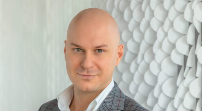 JLL z nowym dyrektorem HR w regionie Mateusz Gołembiewski