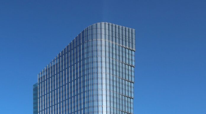 ArmaComfort AB Alu Plus w budynku Mennica Legacy Tower – ochrona przed hałasem na najwyższym poziomie ArmaComfort AB Alu Plus