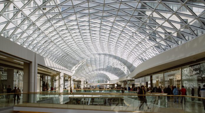 RAPORT PRCH RETAIL RESEARCH FORUM: W II PÓŁROCZU 2021 R. OBROTY W CENTRACH HANDLOWYCH WRÓCIŁY DO POZIOMÓW Z 2019 R. CHOĆ KLIENTÓW BYŁO MNIEJ