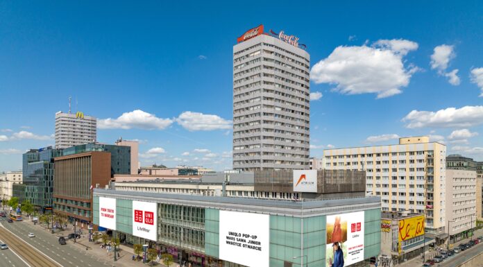 Pierwszy pop-up UNIQLO w Polsce – w Domach Towarowych Wars Sawa Junior w centrum Warszawy UNIQLO