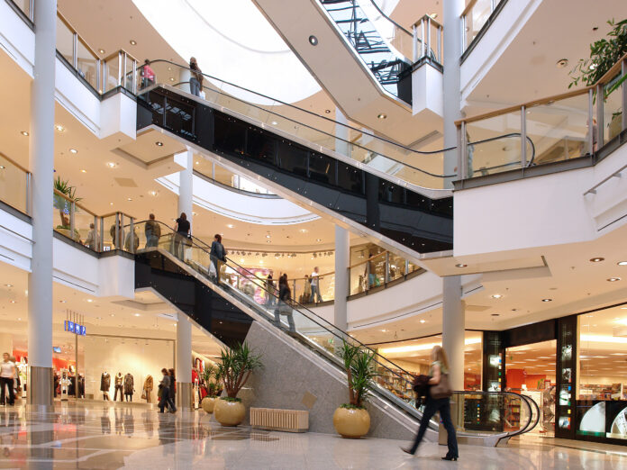 Shoppers,At,Multilevel,Shopping,Center